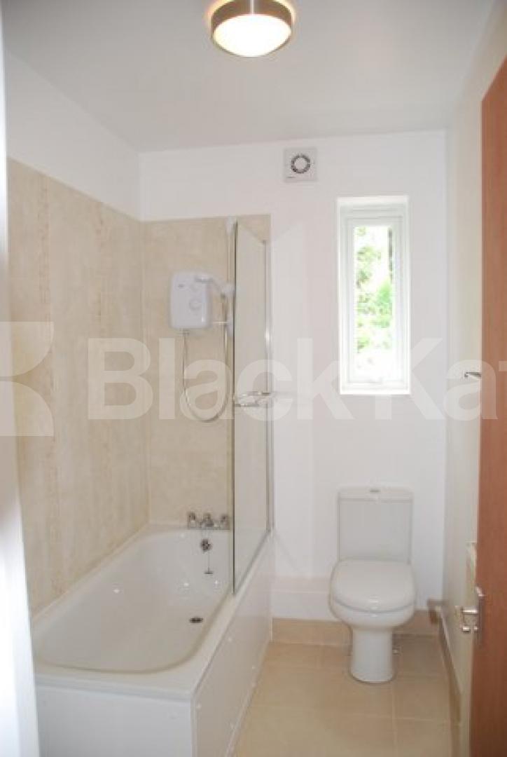 			3 Bedroom, 1 bath, 1 reception Apartment			 Round Hill, Forest Hill